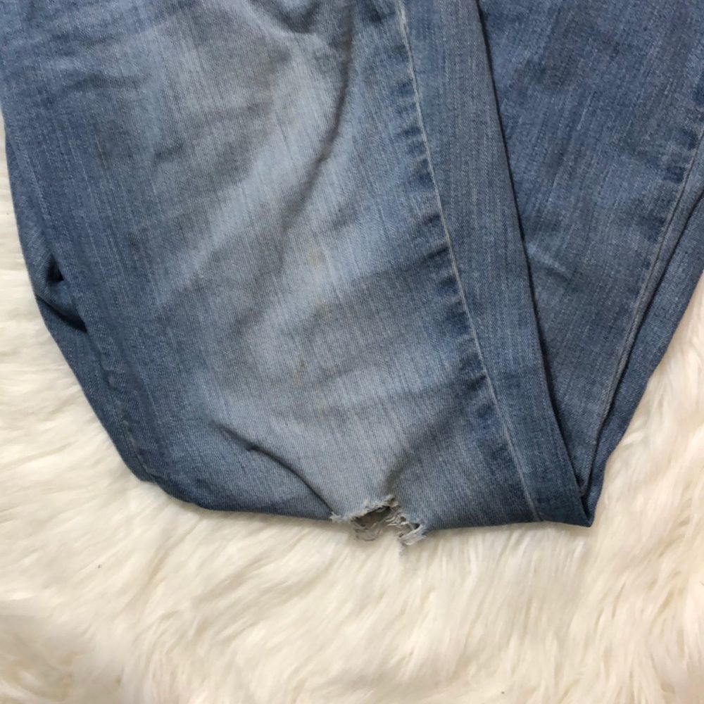 Old Navy Rock Star Distressed Light Wash Jeans 8 - Picture 5 of 16